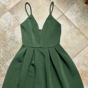 Dark green dress, Windsor, M.